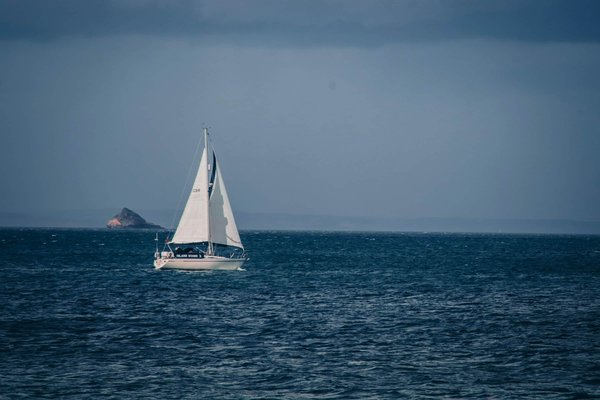 Quels conseils pour un voyage en voilier autour des îles grecques?